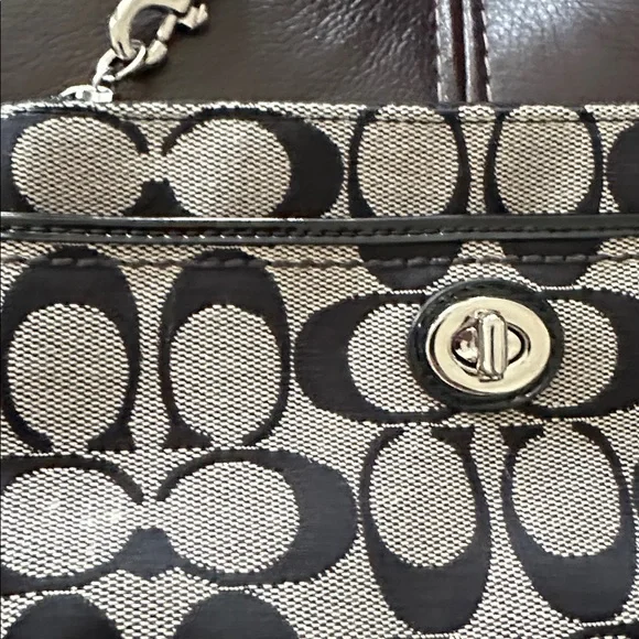 Coach wristlet - Picture 2 of 3